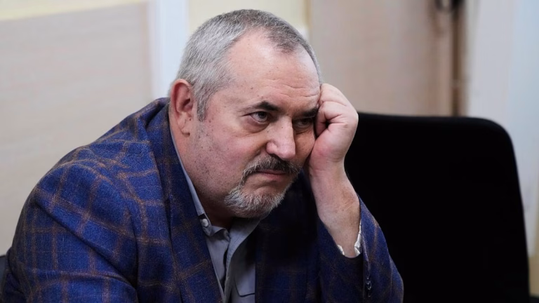 Borís Nadezhdin deja Rusia y reaparece en París: "Estoy vivo y libre"