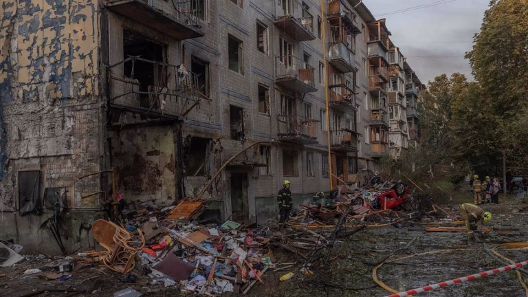 Kyiv bajo fuego: nueve muertos y cuatro niños heridos en el último bombardeo ruso