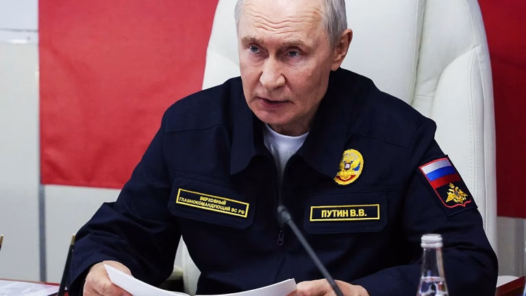 Putin advierte que capturará buques europeos donde sea si la UE sigue con la flota fantasma