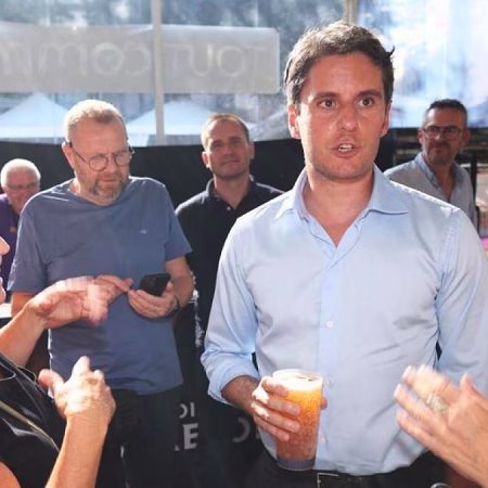 Moscú lanza su primera ofensiva coordinada contra tres candidatos al Elíseo a la vez