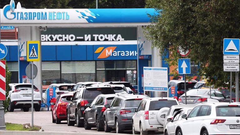 Rusia importa gasolina desde Marruecos mientras las colas vuelven a las gasolineras de Moscú